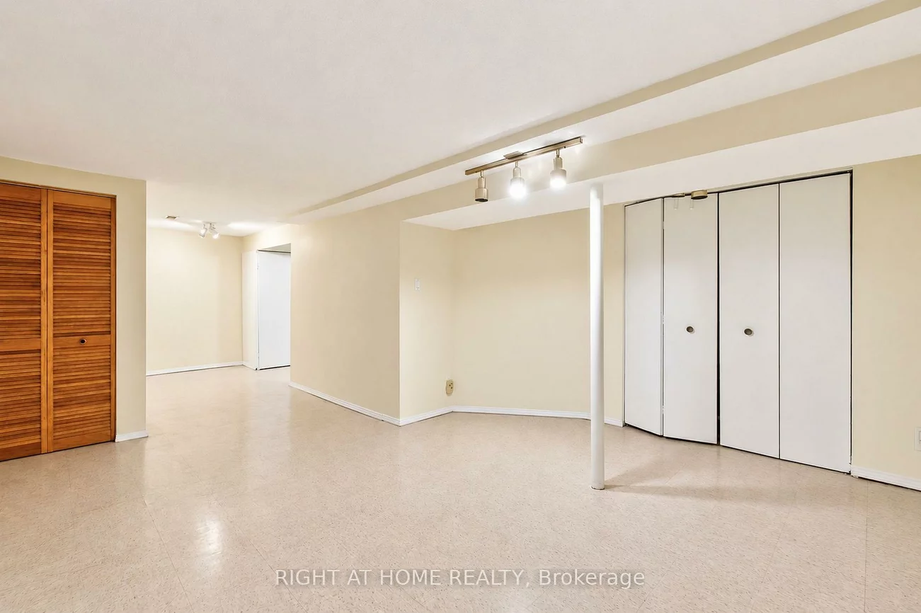 68, Trott, Malvern, Toronto