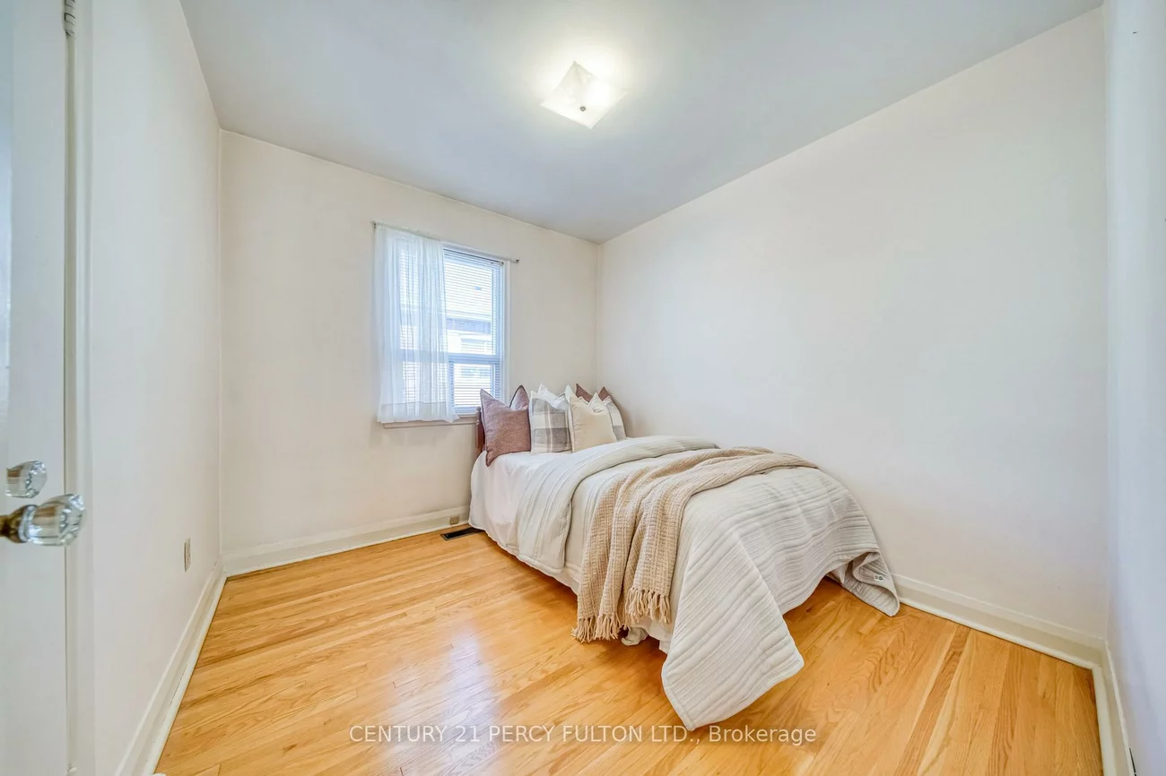 78, Gilroy, Dorset Park, Toronto