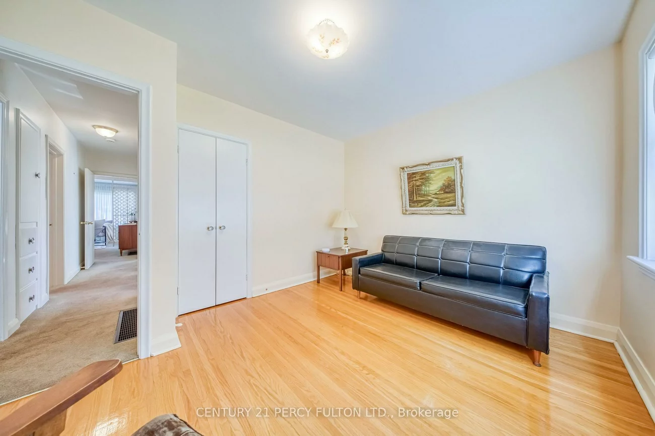 78, Gilroy, Dorset Park, Toronto