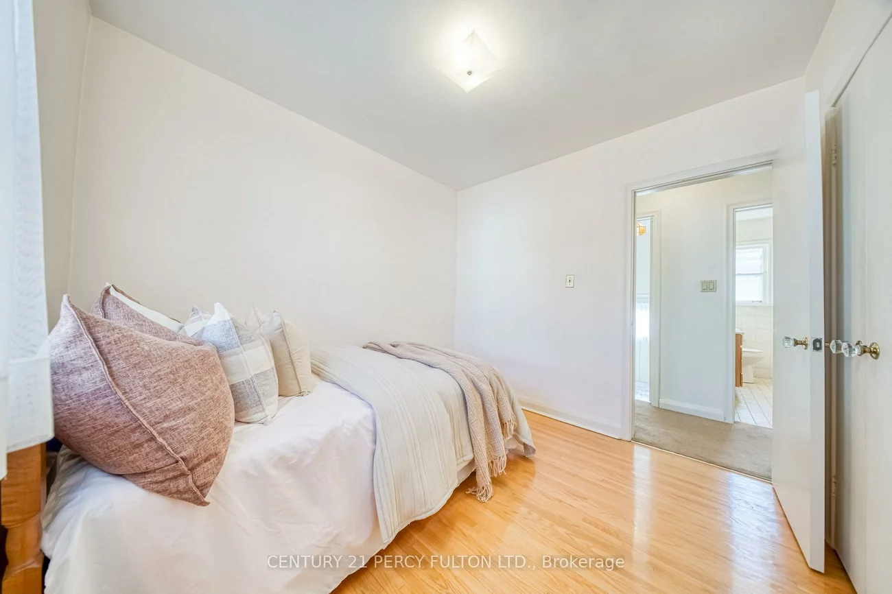 78, Gilroy, Dorset Park, Toronto