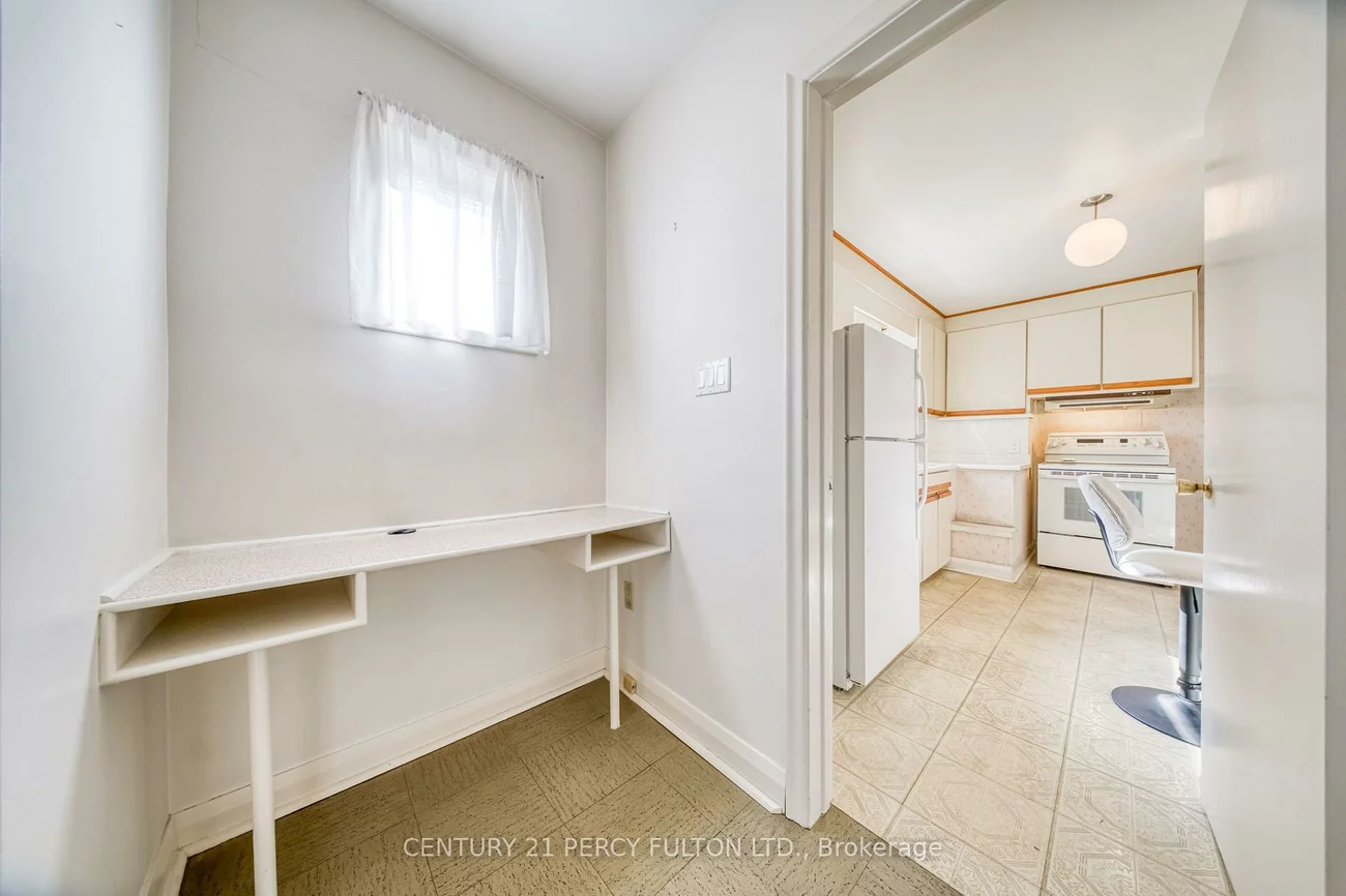 78, Gilroy, Dorset Park, Toronto
