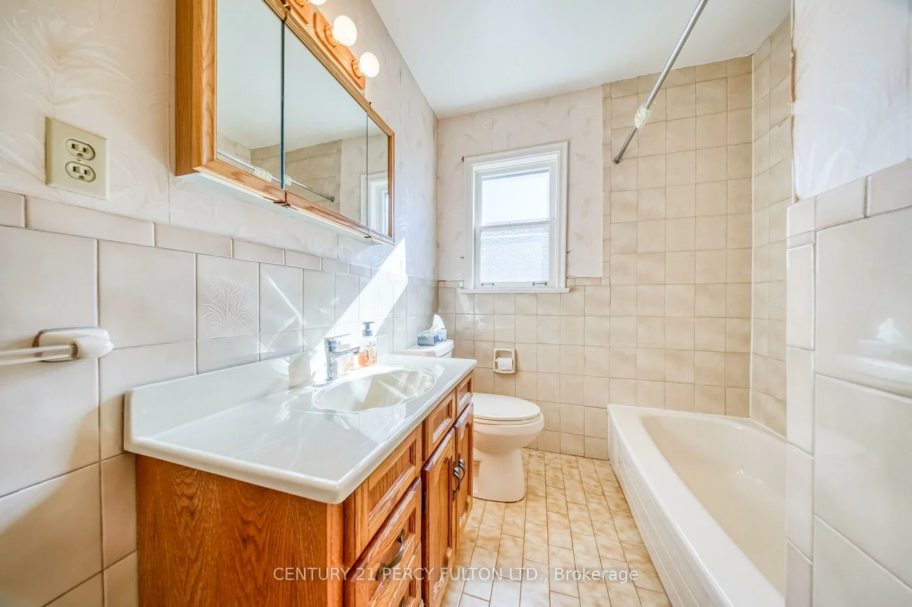 78, Gilroy, Dorset Park, Toronto