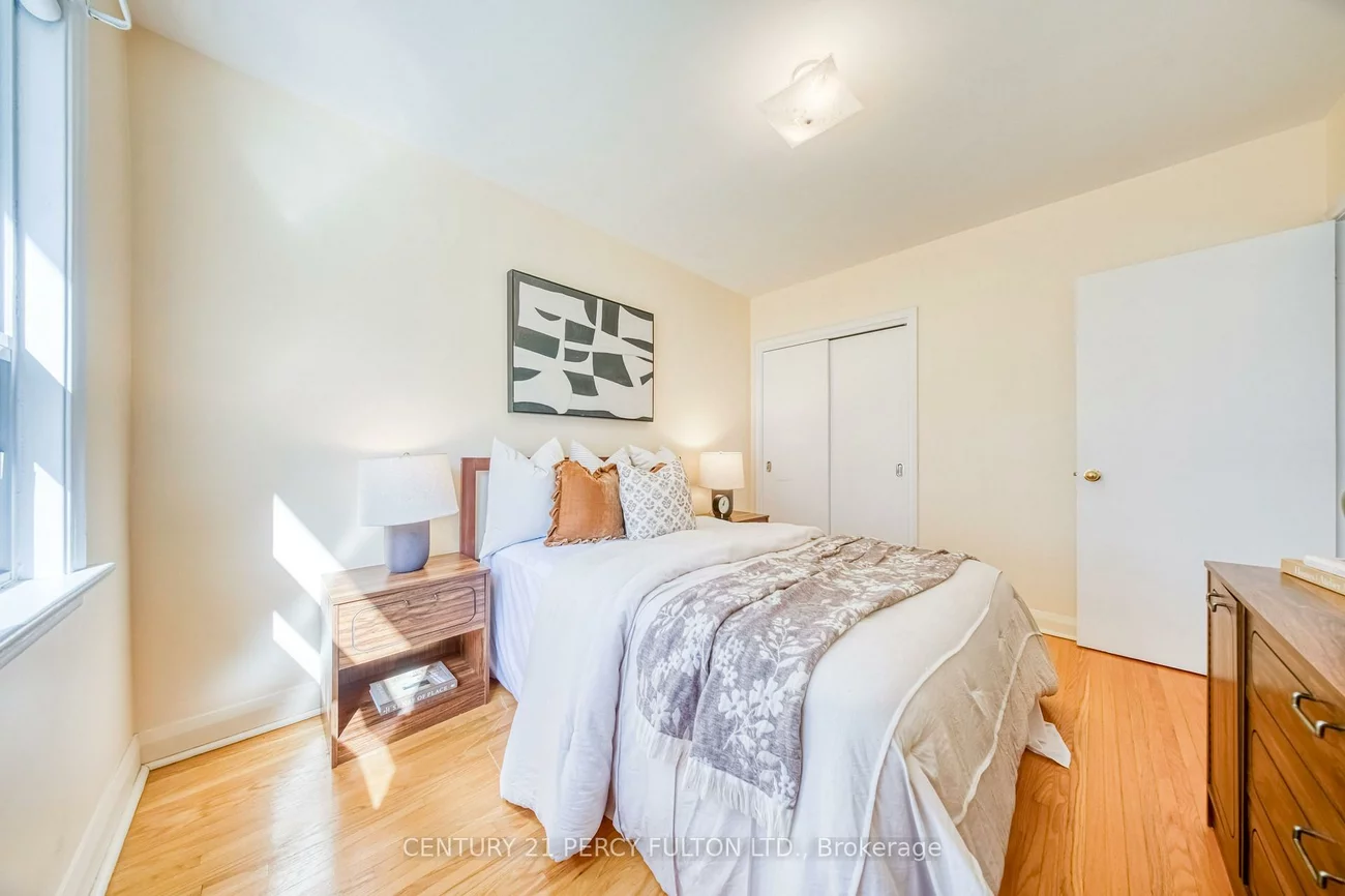 78, Gilroy, Dorset Park, Toronto