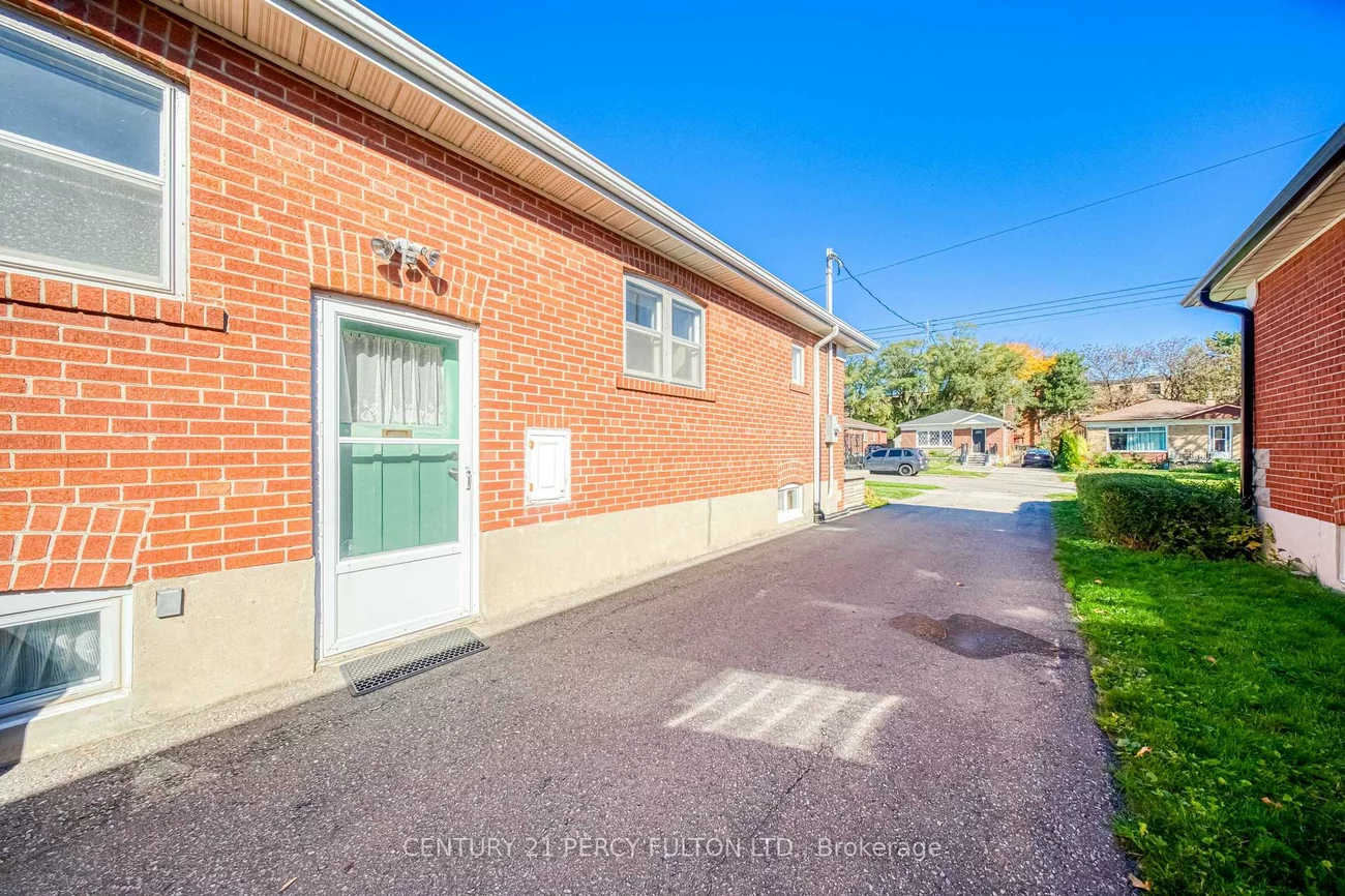 78, Gilroy, Dorset Park, Toronto