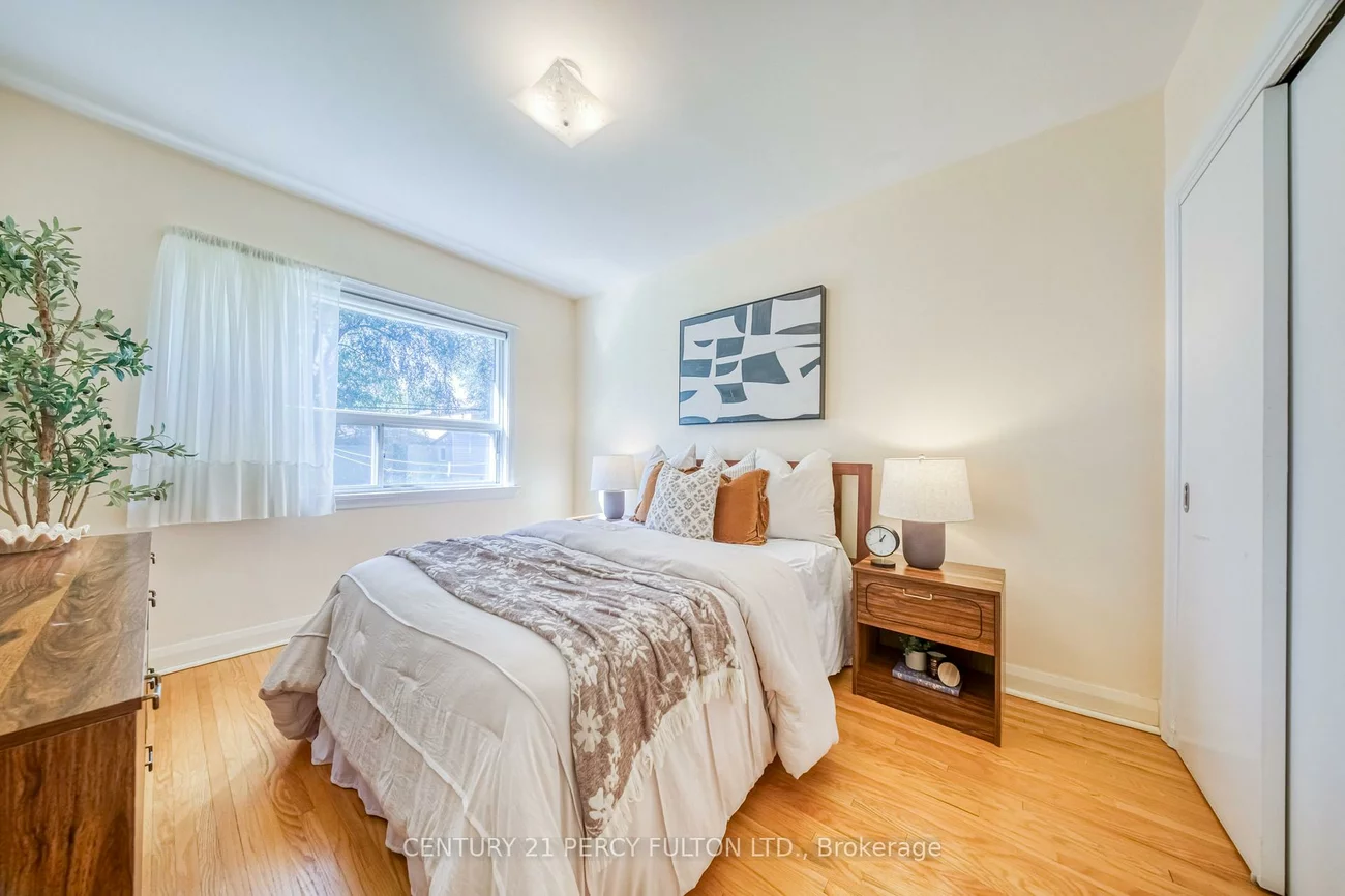 78, Gilroy, Dorset Park, Toronto