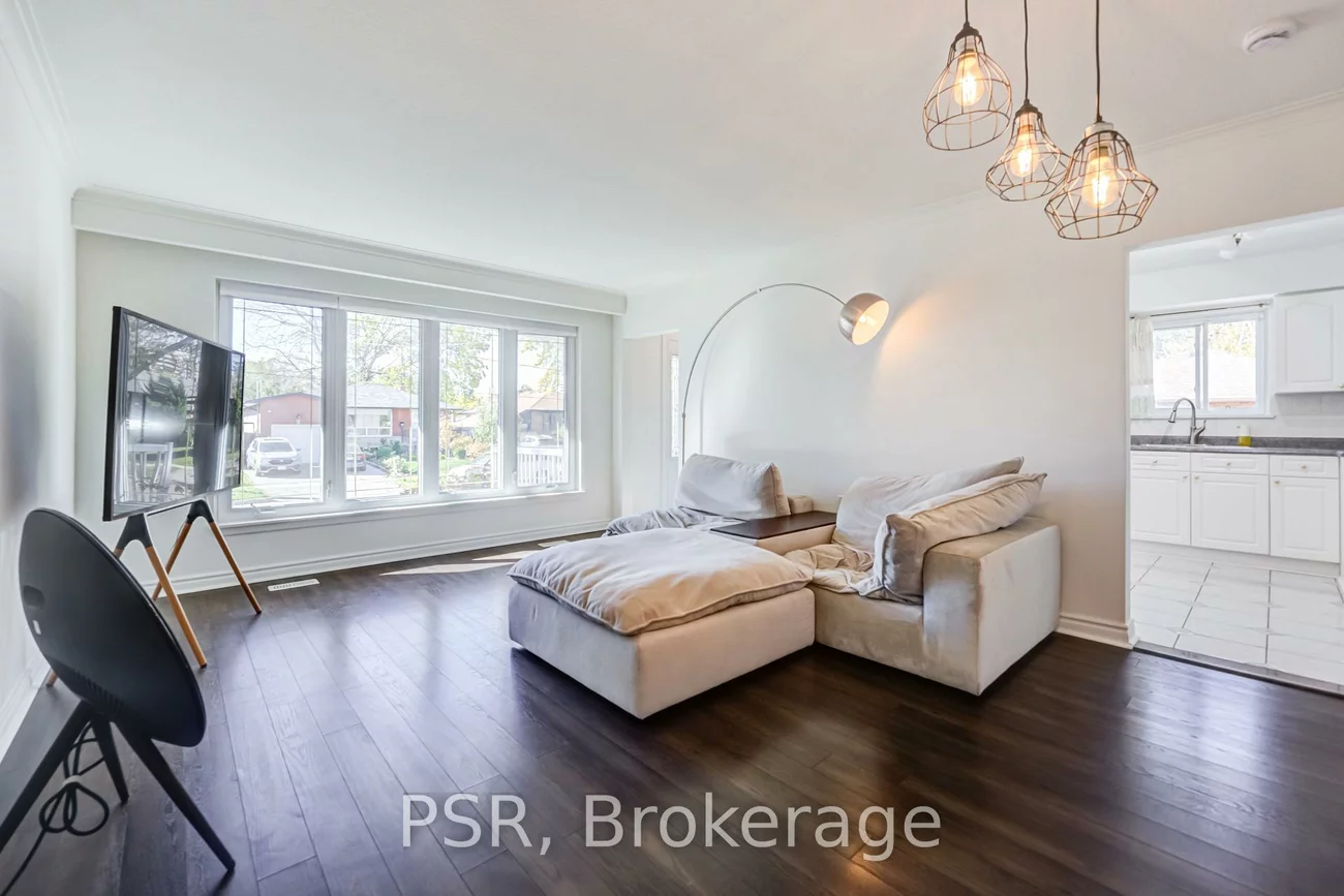 53, Marcos, Bendale, Toronto