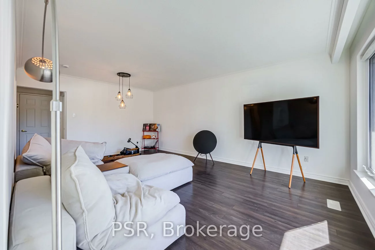 53, Marcos, Bendale, Toronto