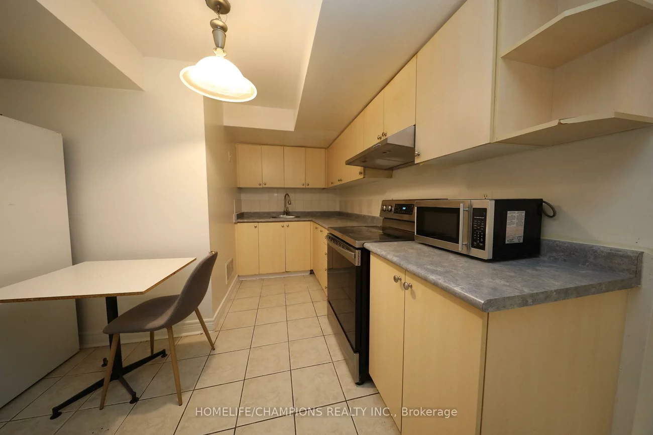 38, Bobolink, Rouge E11, Toronto