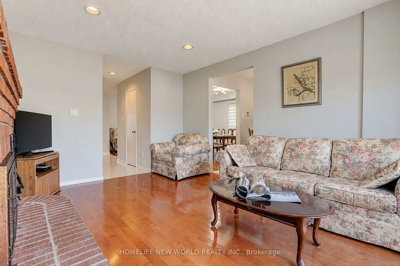 23, Shepmore, Malvern, Toronto
