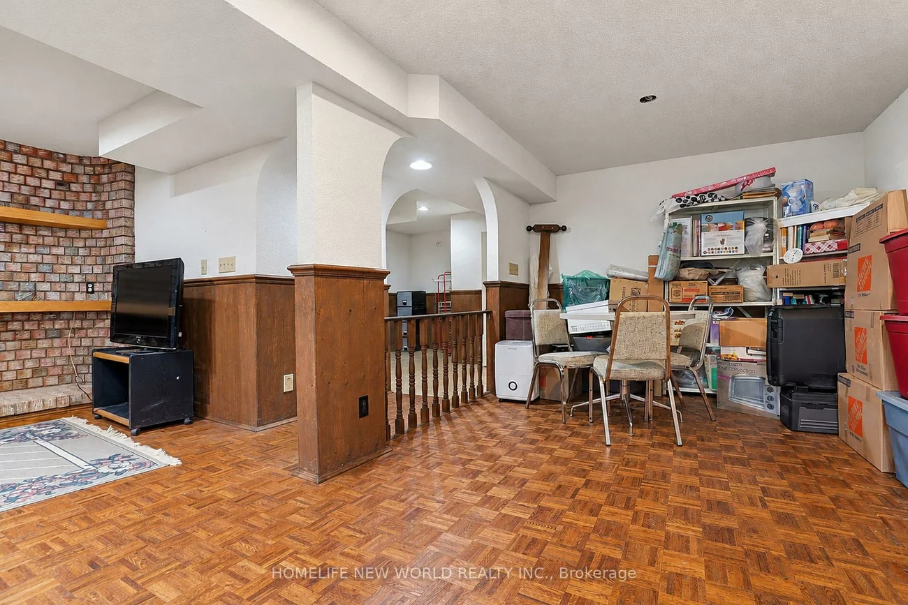 23, Shepmore, Malvern, Toronto
