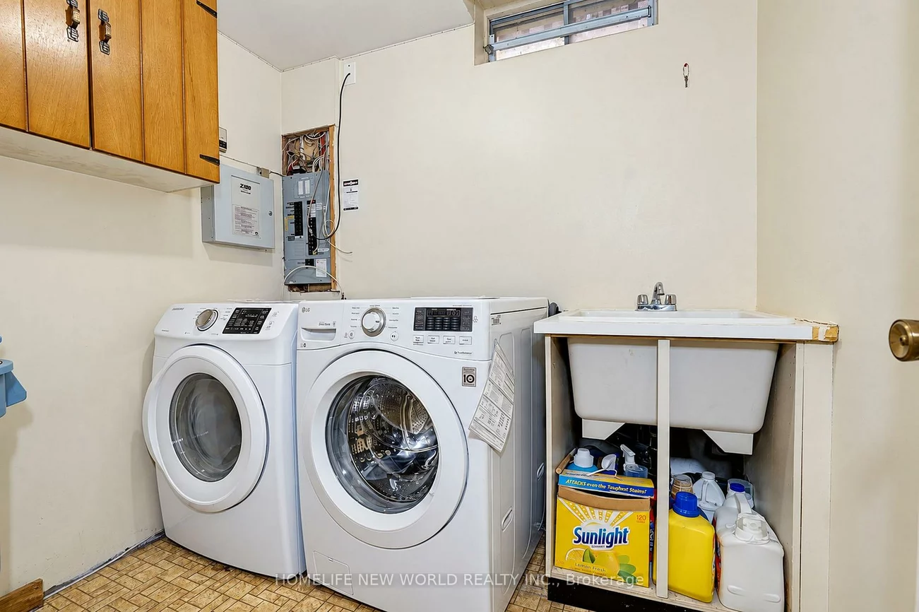 23, Shepmore, Malvern, Toronto