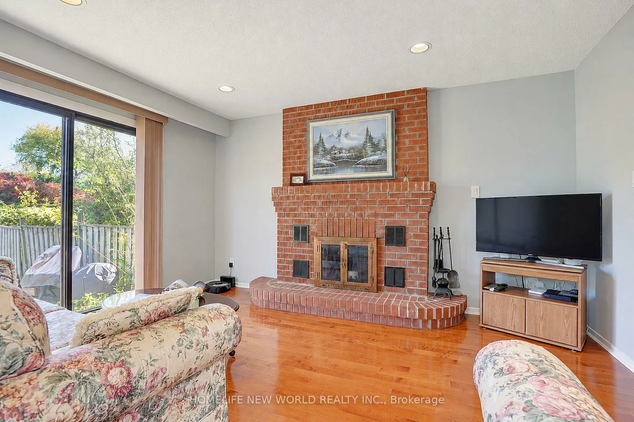 23, Shepmore, Malvern, Toronto
