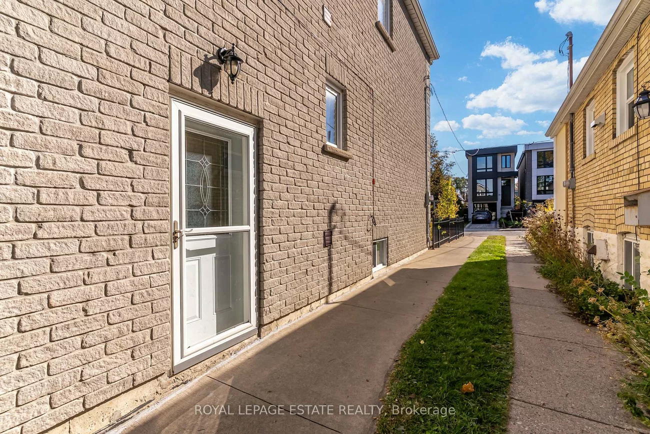 110A, Holborne, Danforth Village-East York, Toronto