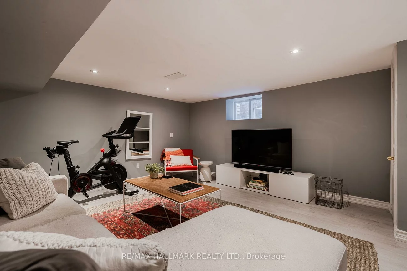 9, Prust, South Riverdale, Toronto