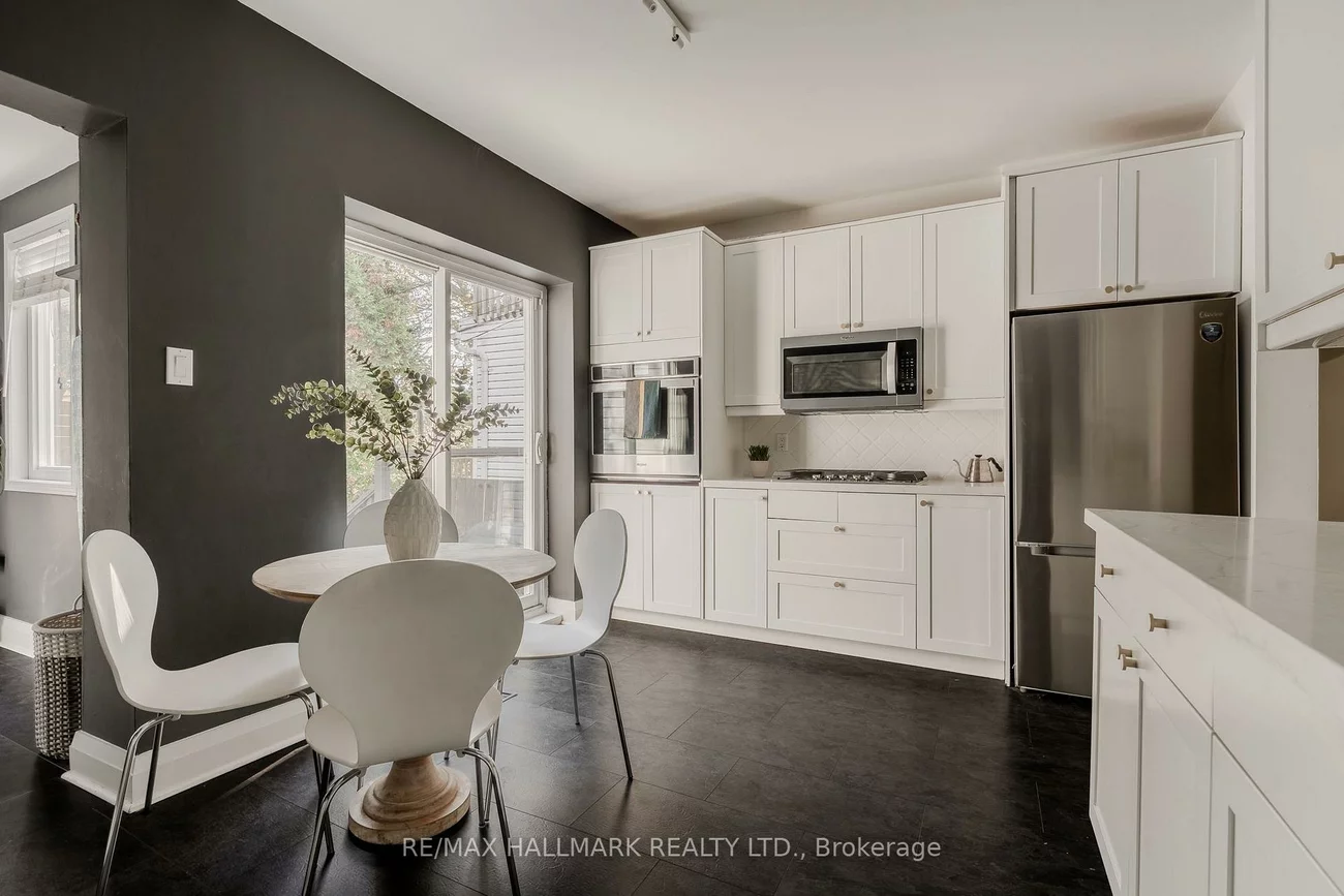 9, Prust, South Riverdale, Toronto