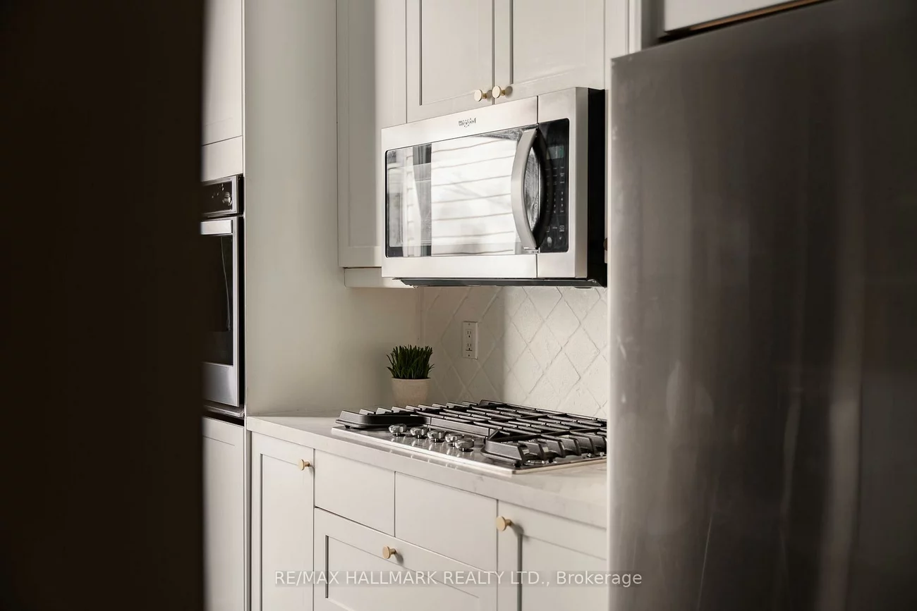 9, Prust, South Riverdale, Toronto