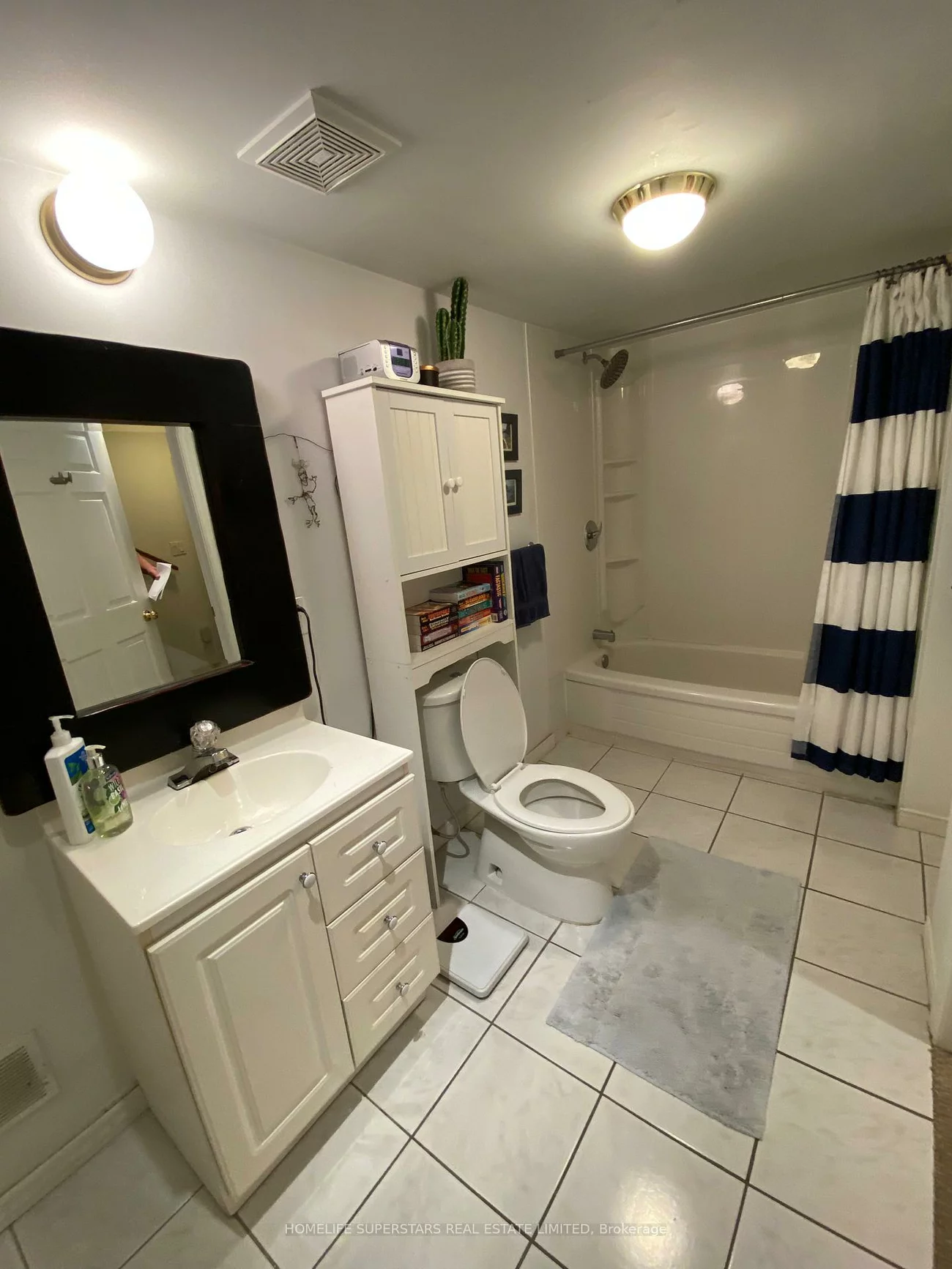 1263, Woodbine, Woodbine-Lumsden, Toronto