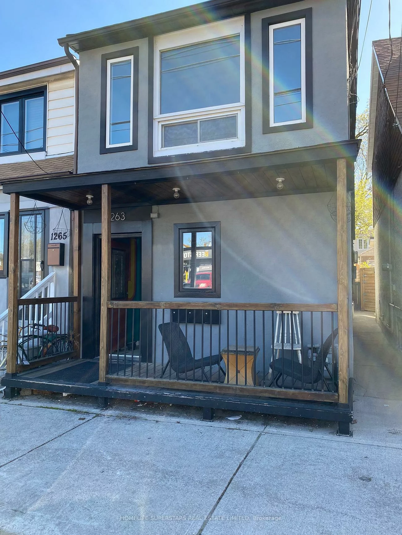 1263, Woodbine, Woodbine-Lumsden, Toronto