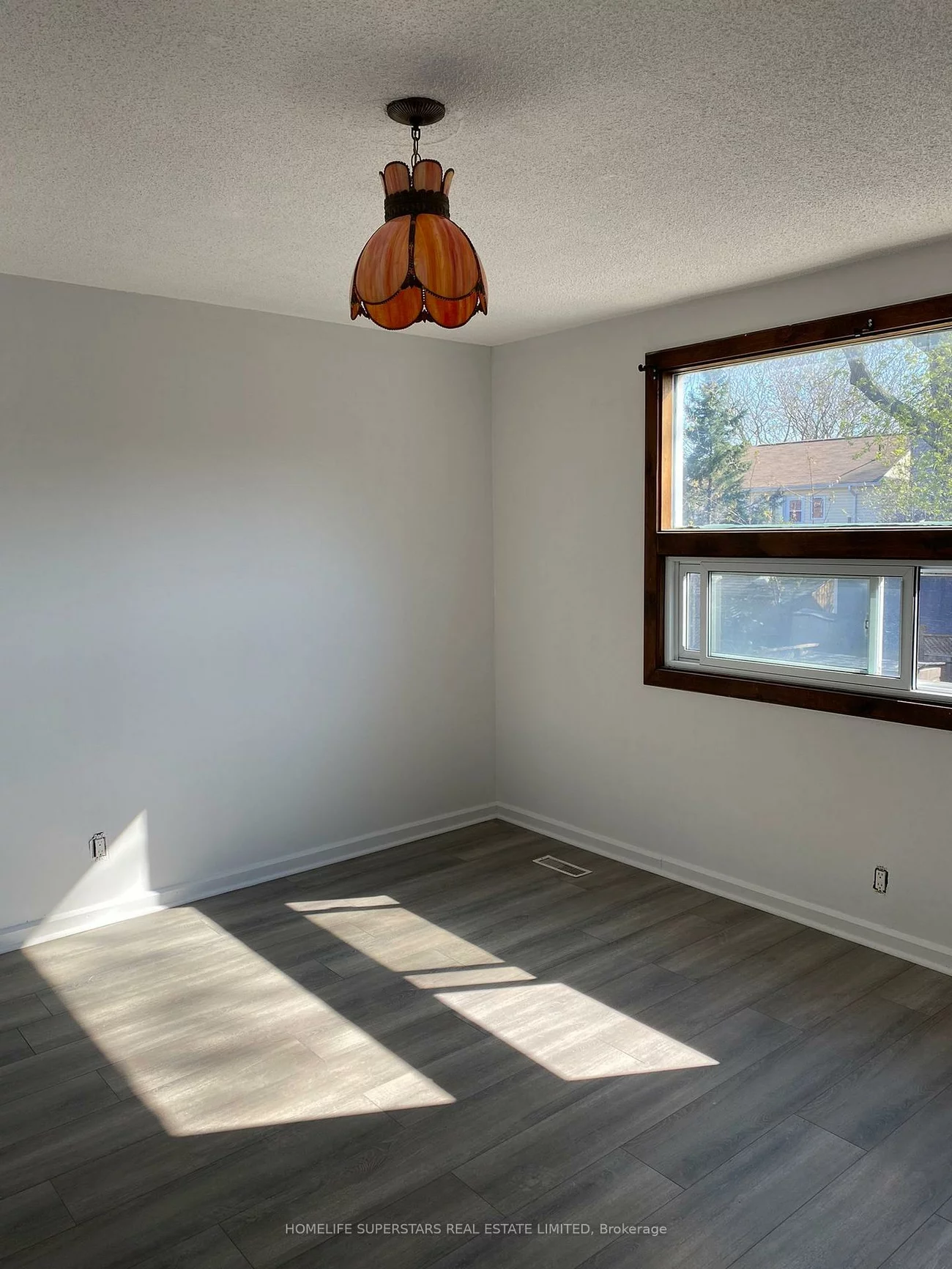 1263, Woodbine, Woodbine-Lumsden, Toronto