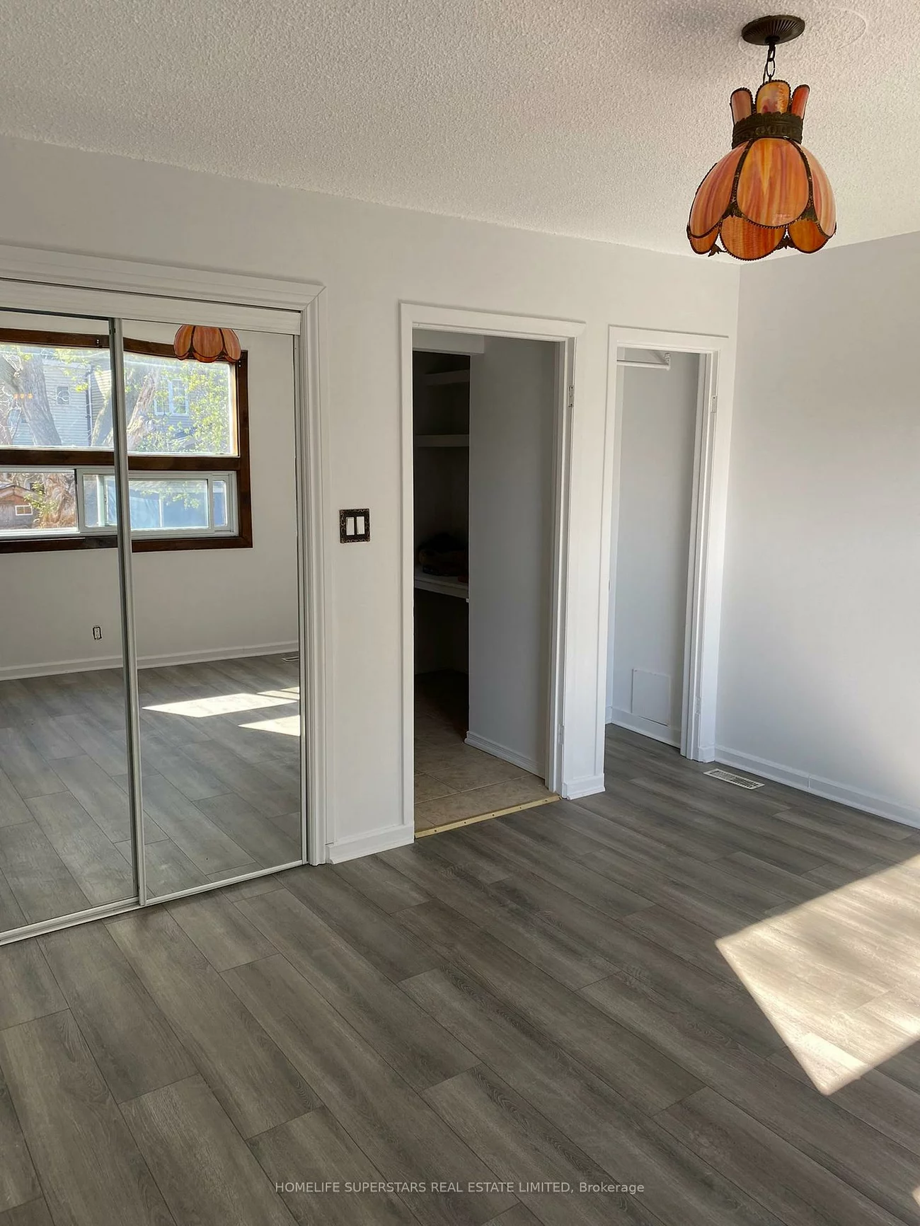 1263, Woodbine, Woodbine-Lumsden, Toronto