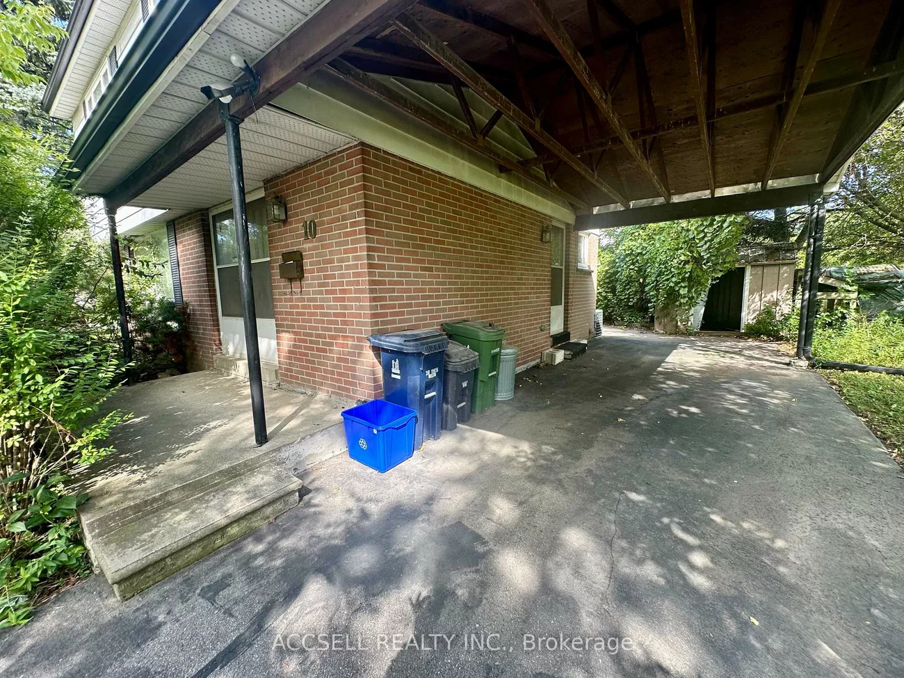 10, Banda, West Humber-Clairville, Toronto