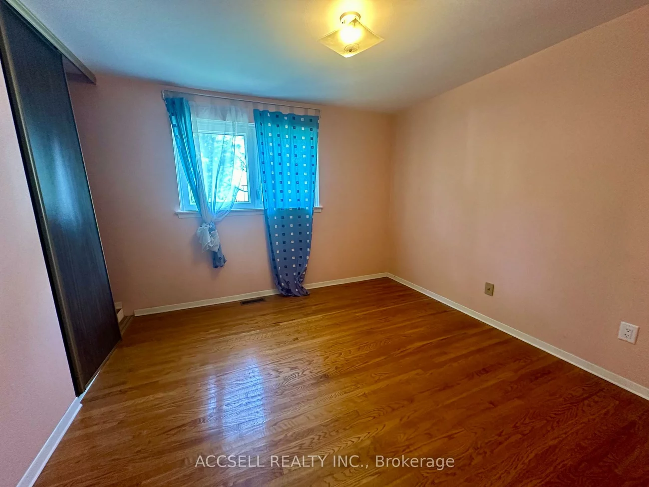 10, Banda, West Humber-Clairville, Toronto