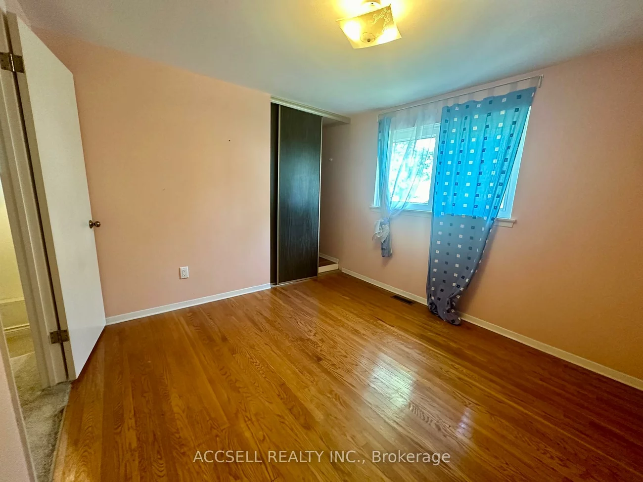 10, Banda, West Humber-Clairville, Toronto
