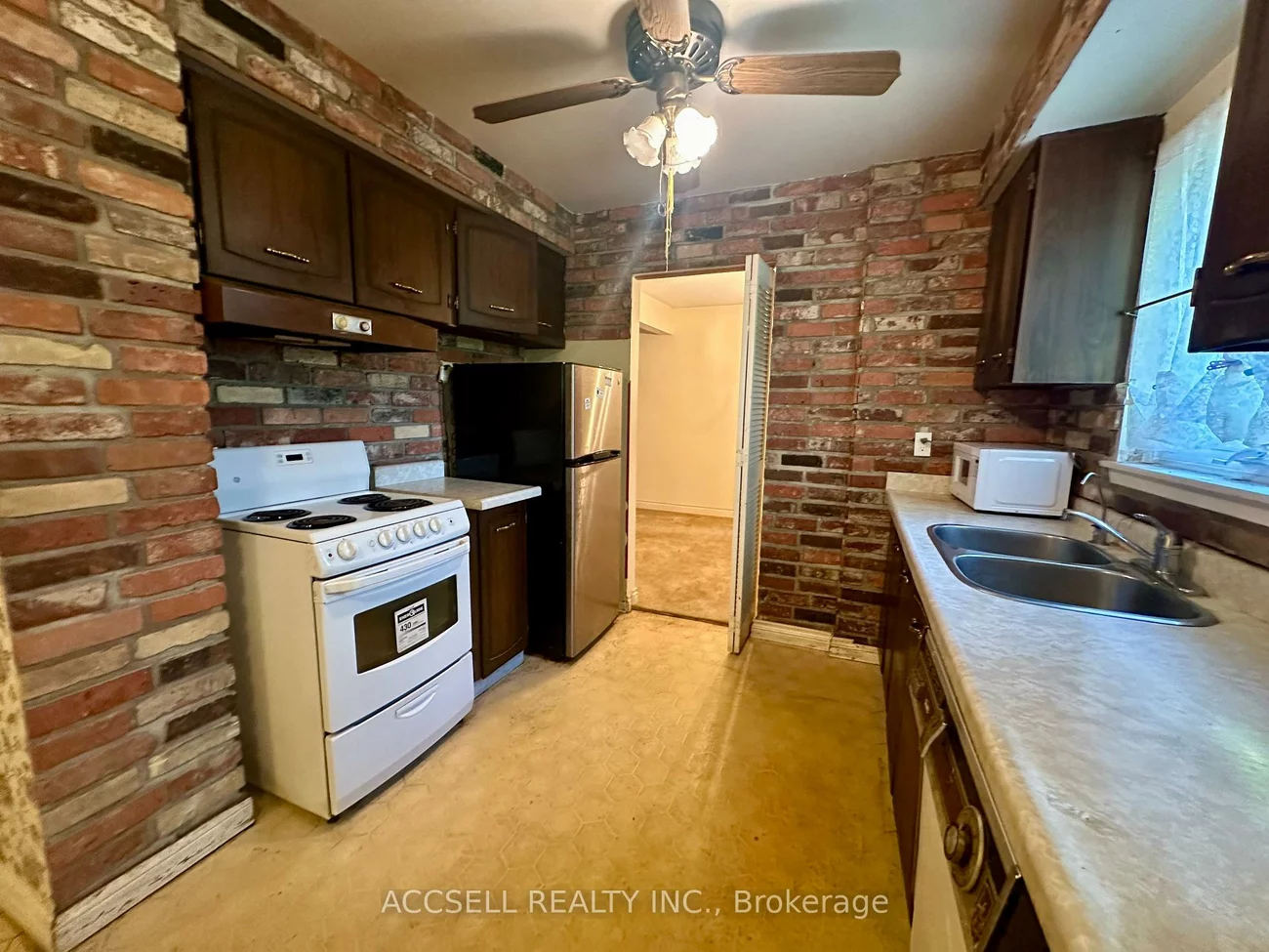 10, Banda, West Humber-Clairville, Toronto