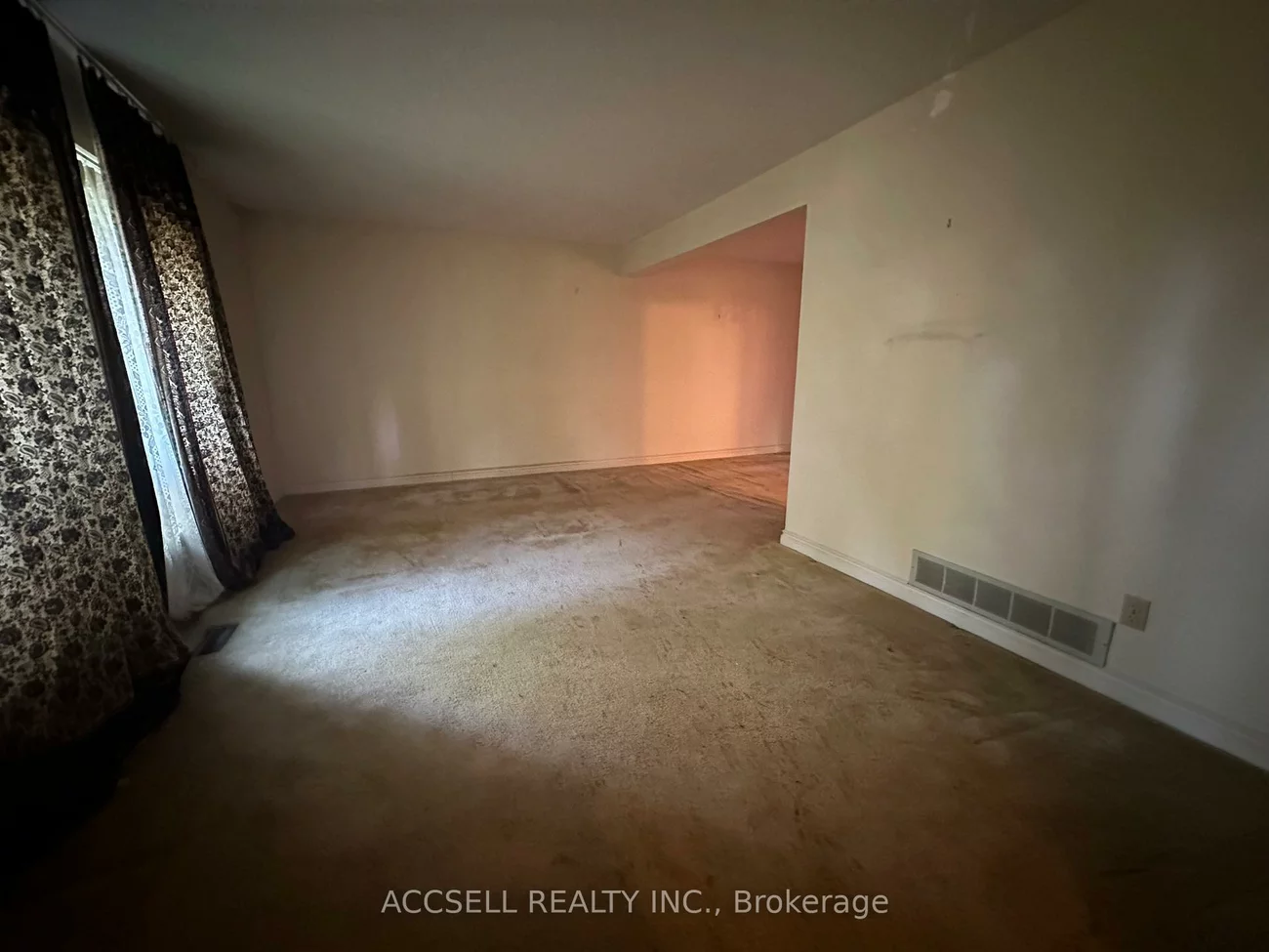 10, Banda, West Humber-Clairville, Toronto