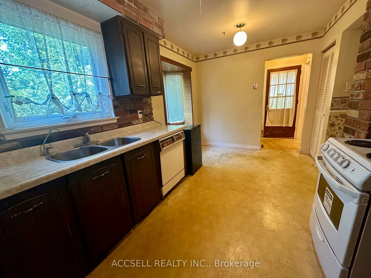 10, Banda, West Humber-Clairville, Toronto
