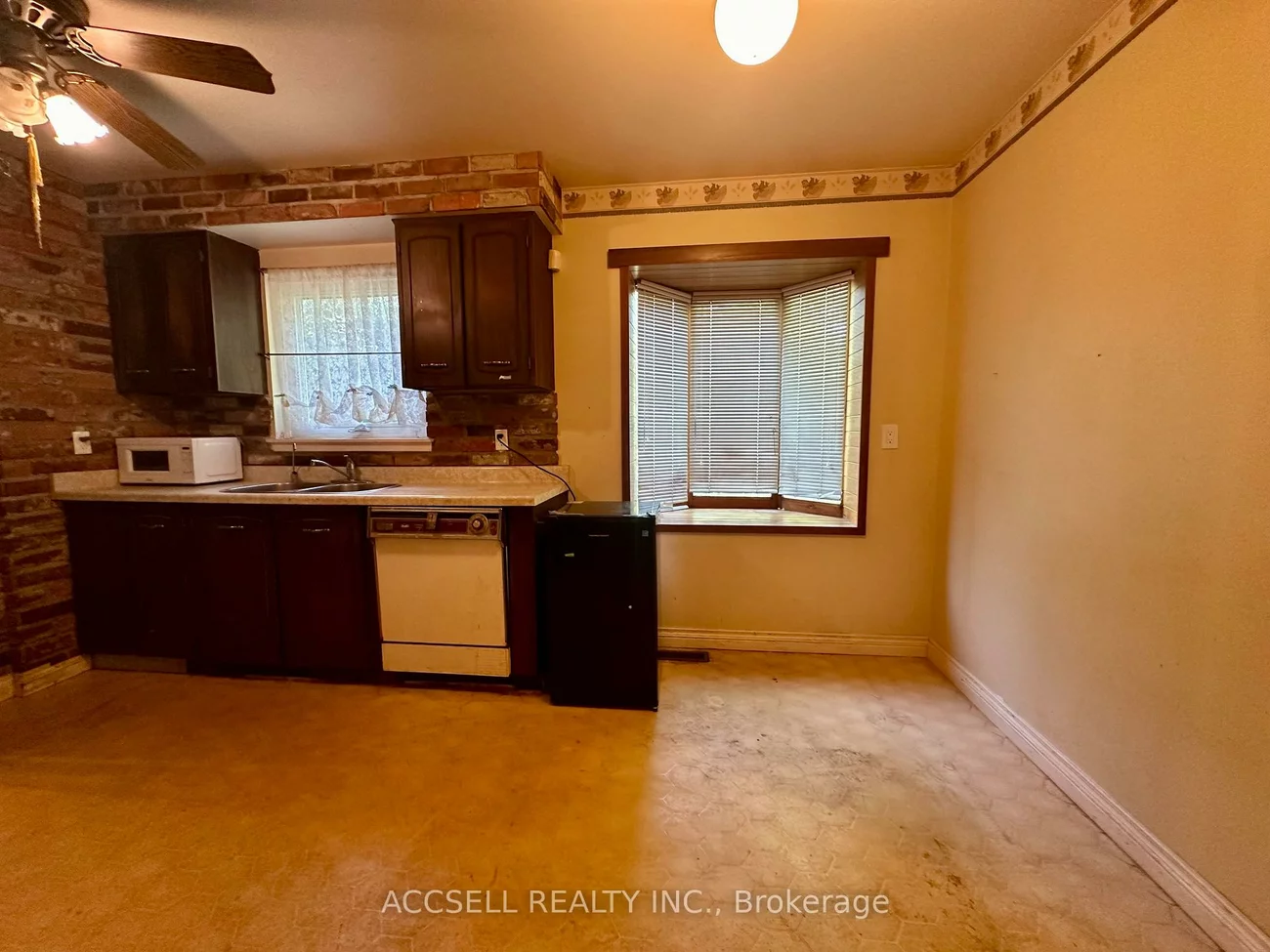 10, Banda, West Humber-Clairville, Toronto