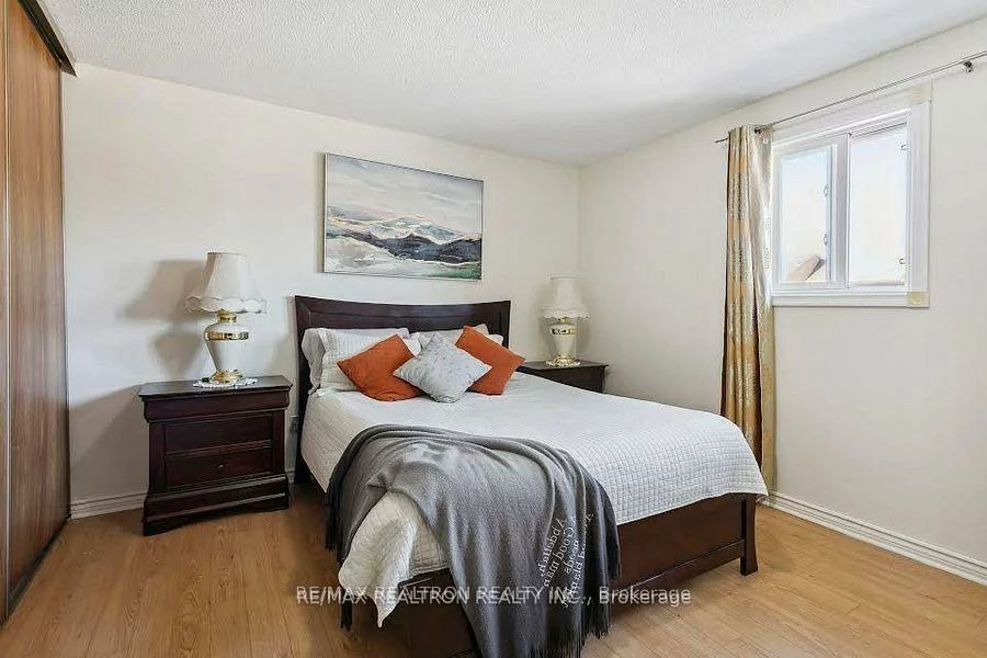 1, Saraband, West Humber-Clairville, Toronto