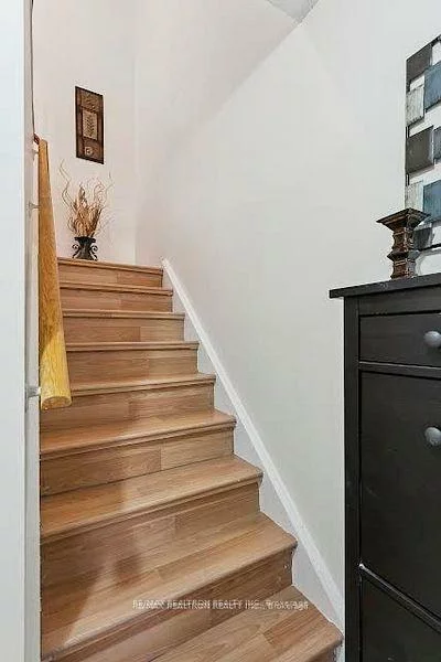 1, Saraband, West Humber-Clairville, Toronto