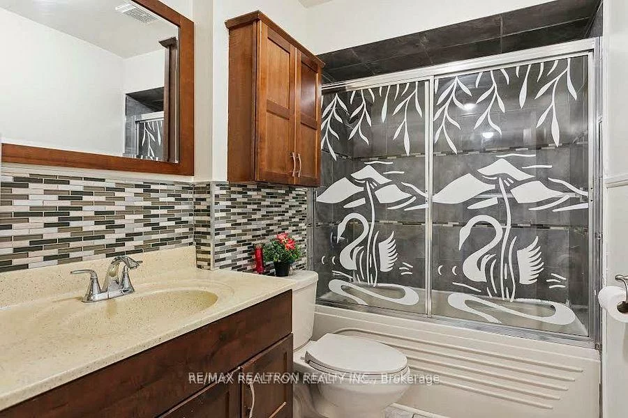1, Saraband, West Humber-Clairville, Toronto