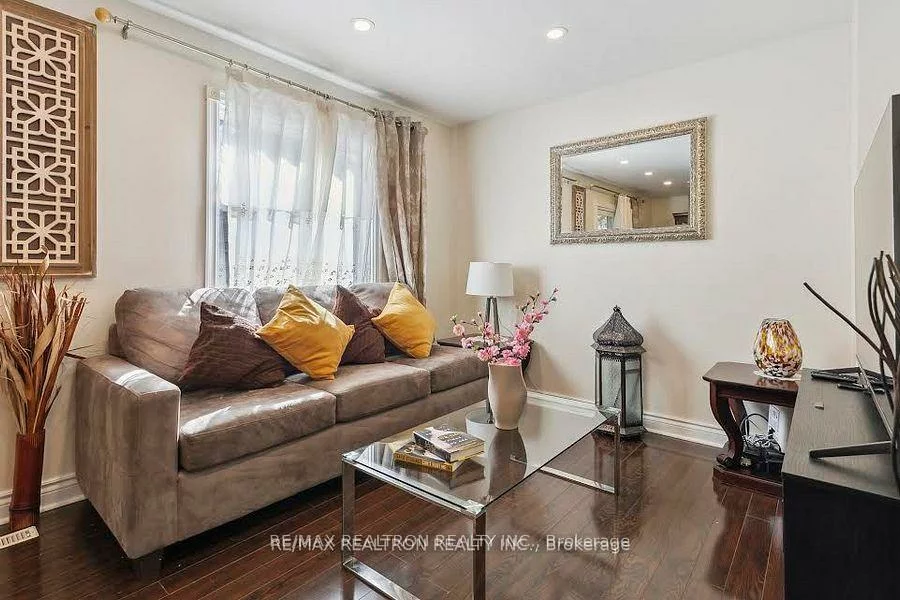 1, Saraband, West Humber-Clairville, Toronto