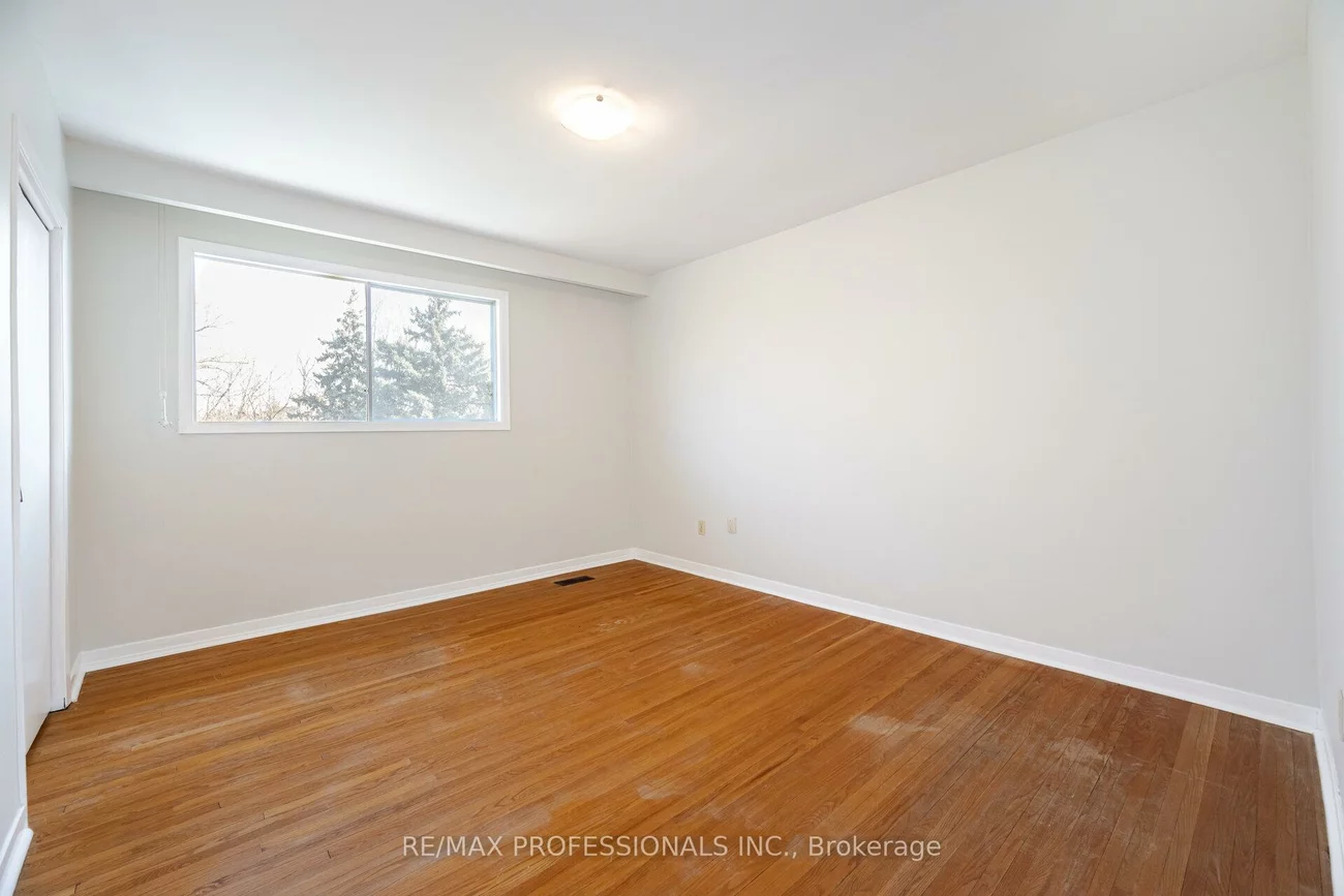 37, Thicket, Markland Wood, Toronto