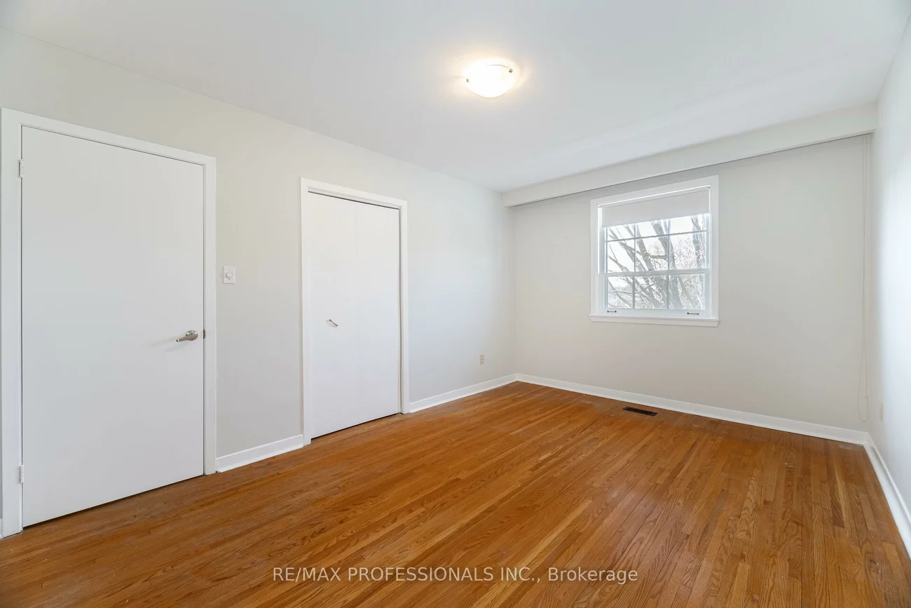37, Thicket, Markland Wood, Toronto