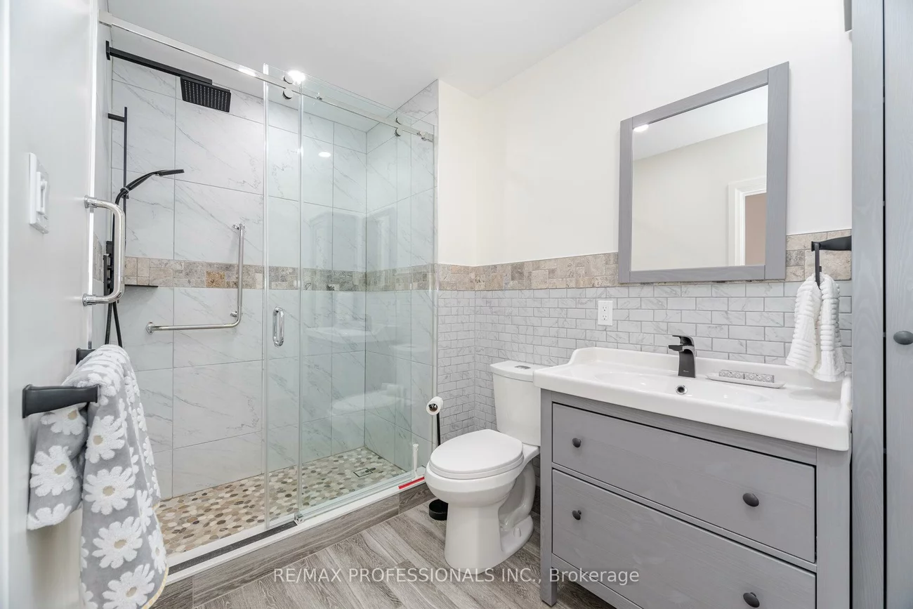 37, Thicket, Markland Wood, Toronto