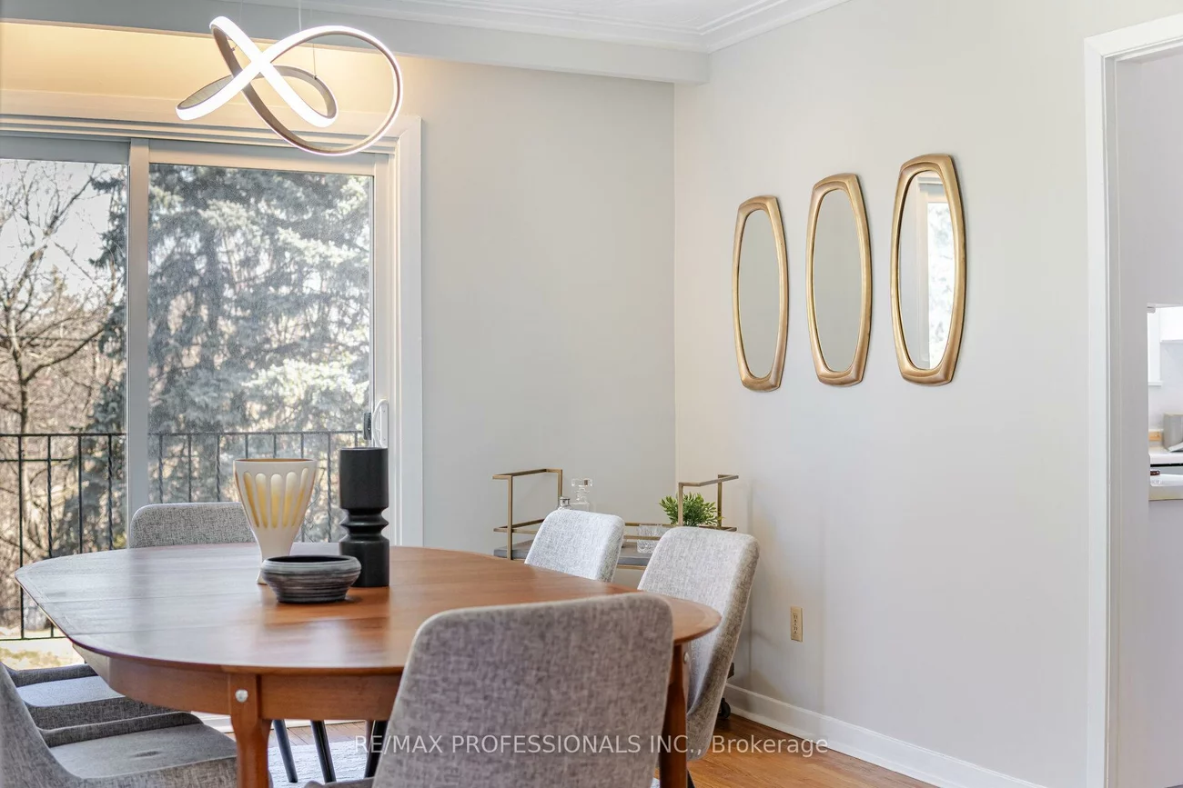 37, Thicket, Markland Wood, Toronto