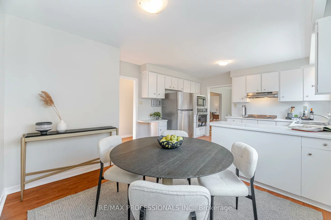 37, Thicket, Markland Wood, Toronto