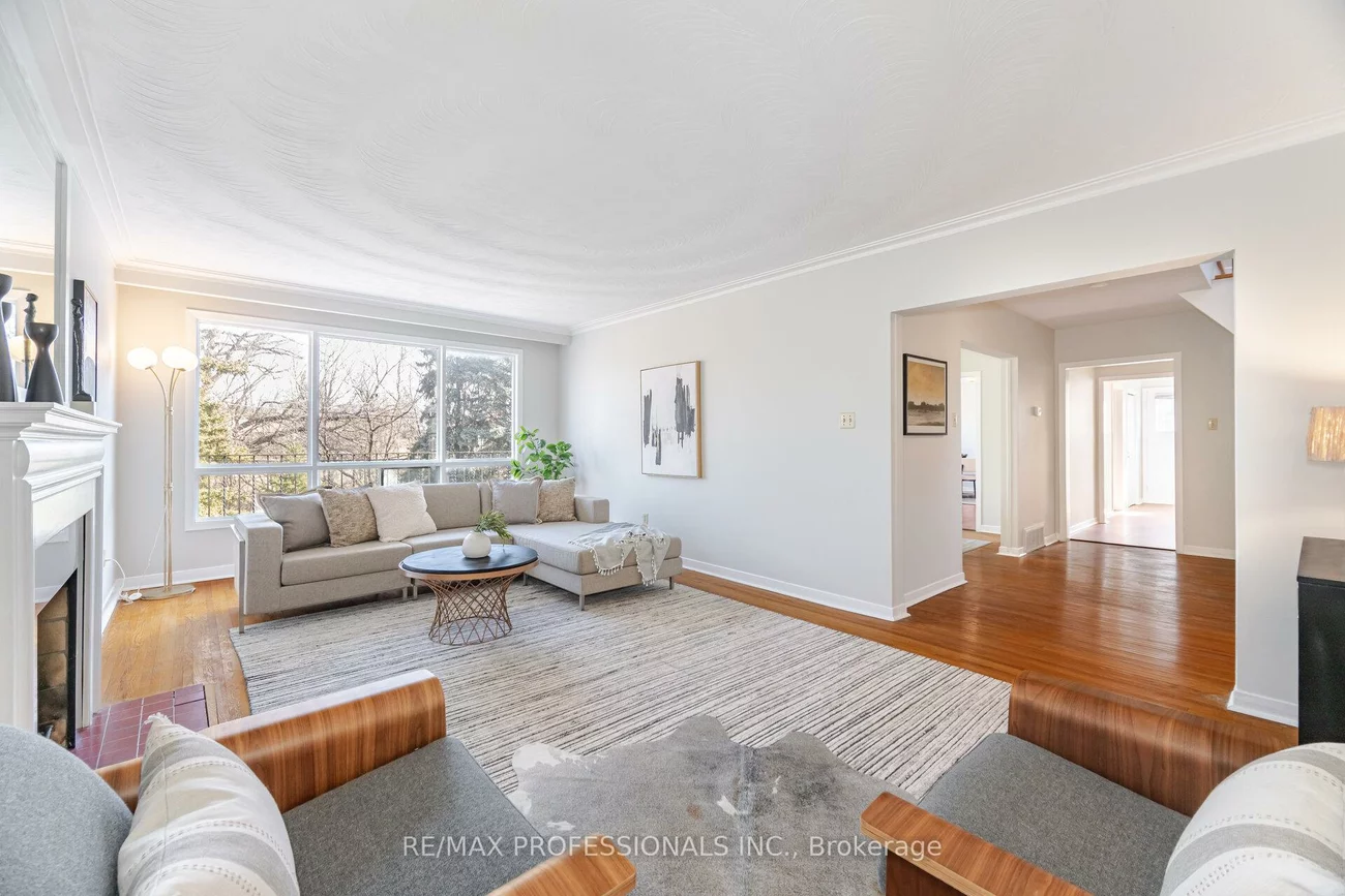 37, Thicket, Markland Wood, Toronto