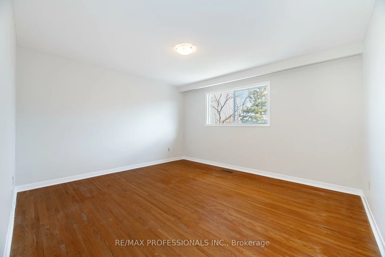 37, Thicket, Markland Wood, Toronto