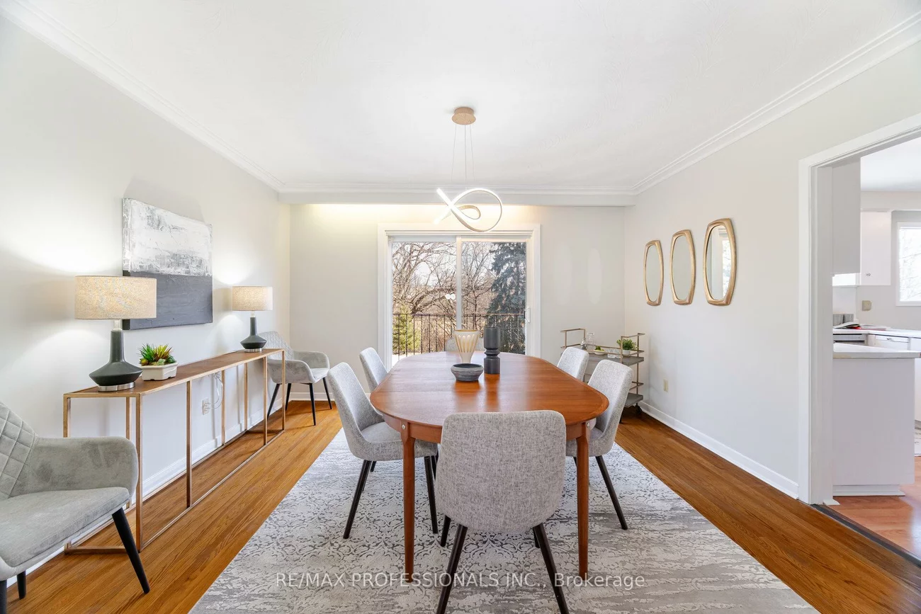 37, Thicket, Markland Wood, Toronto
