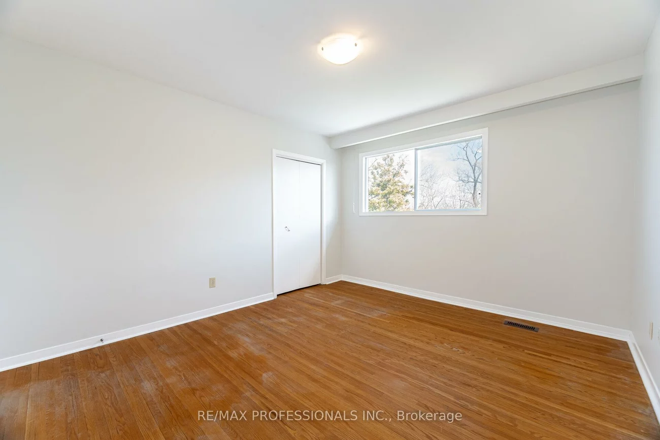 37, Thicket, Markland Wood, Toronto