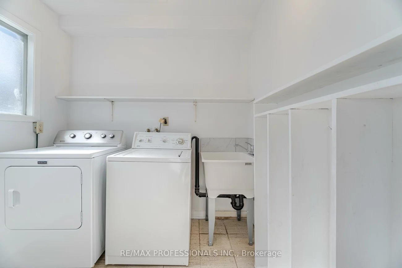 37, Thicket, Markland Wood, Toronto