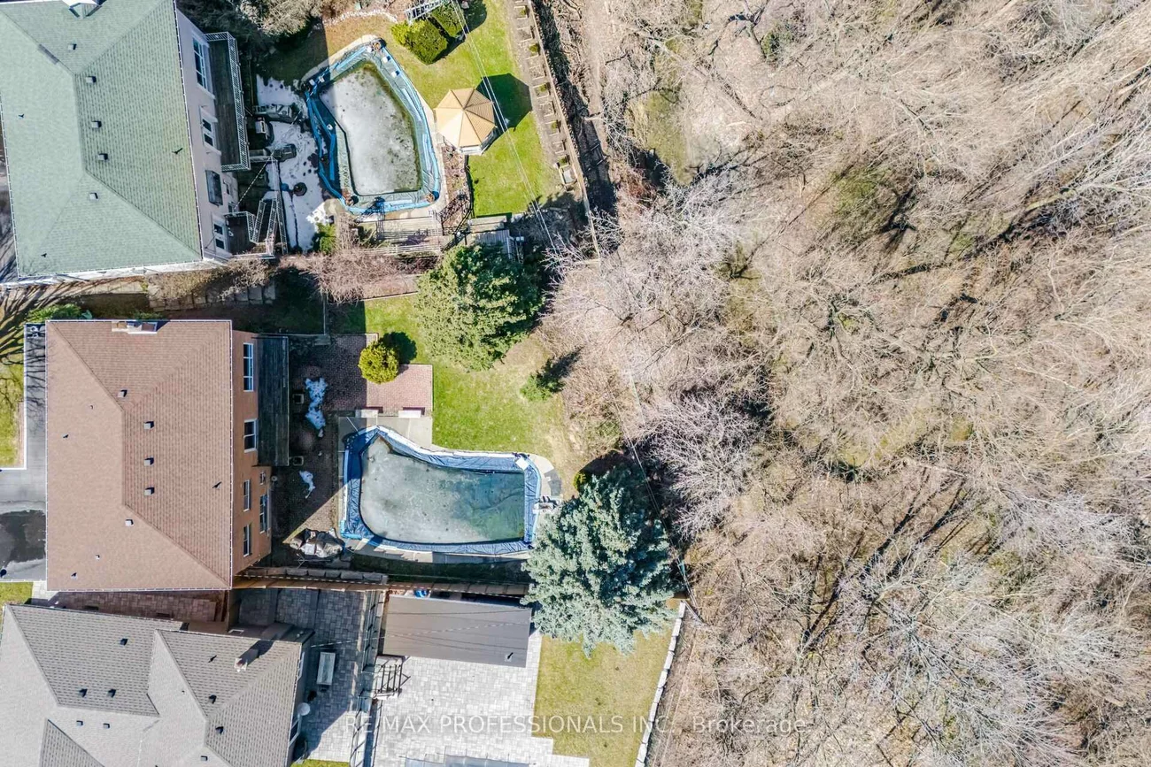 37, Thicket, Markland Wood, Toronto