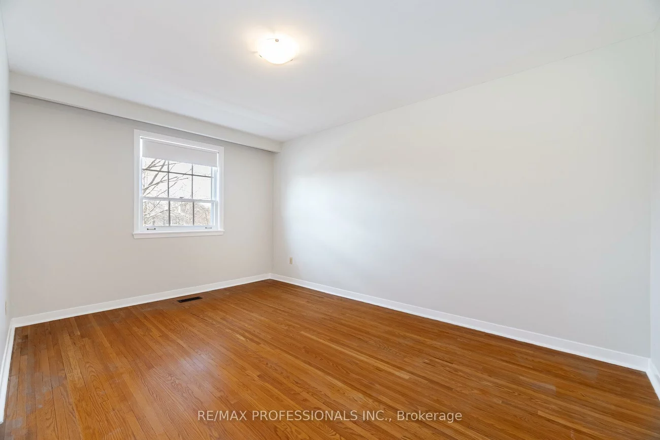 37, Thicket, Markland Wood, Toronto