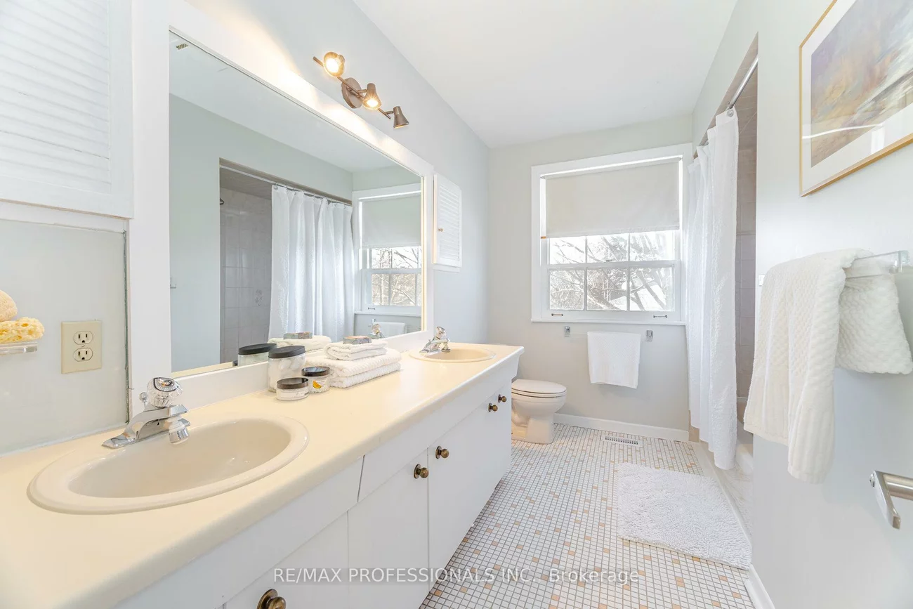 37, Thicket, Markland Wood, Toronto