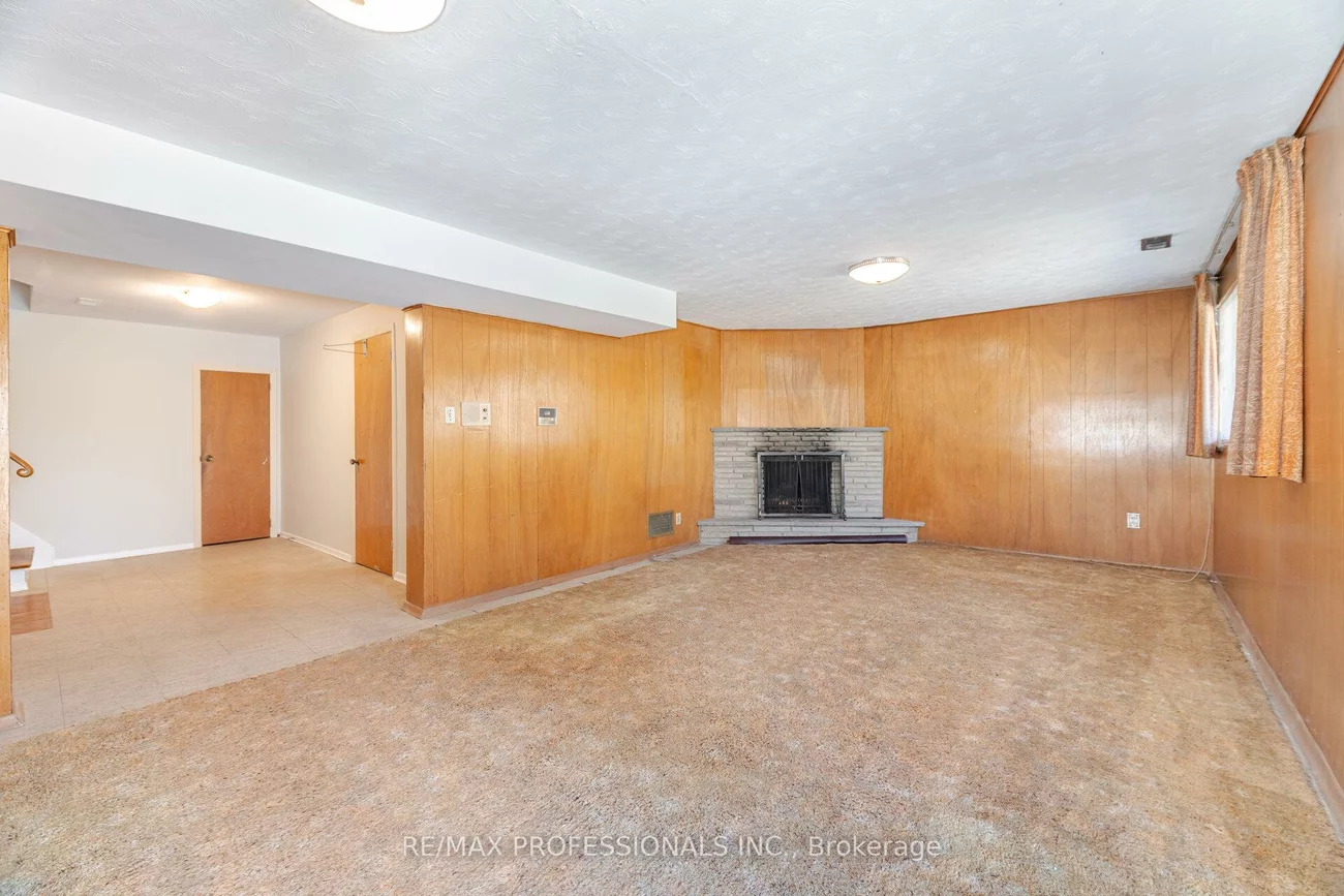 37, Thicket, Markland Wood, Toronto