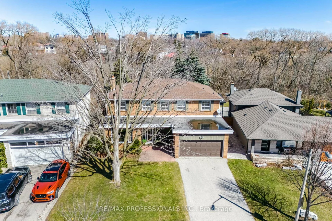 37, Thicket, Markland Wood, Toronto